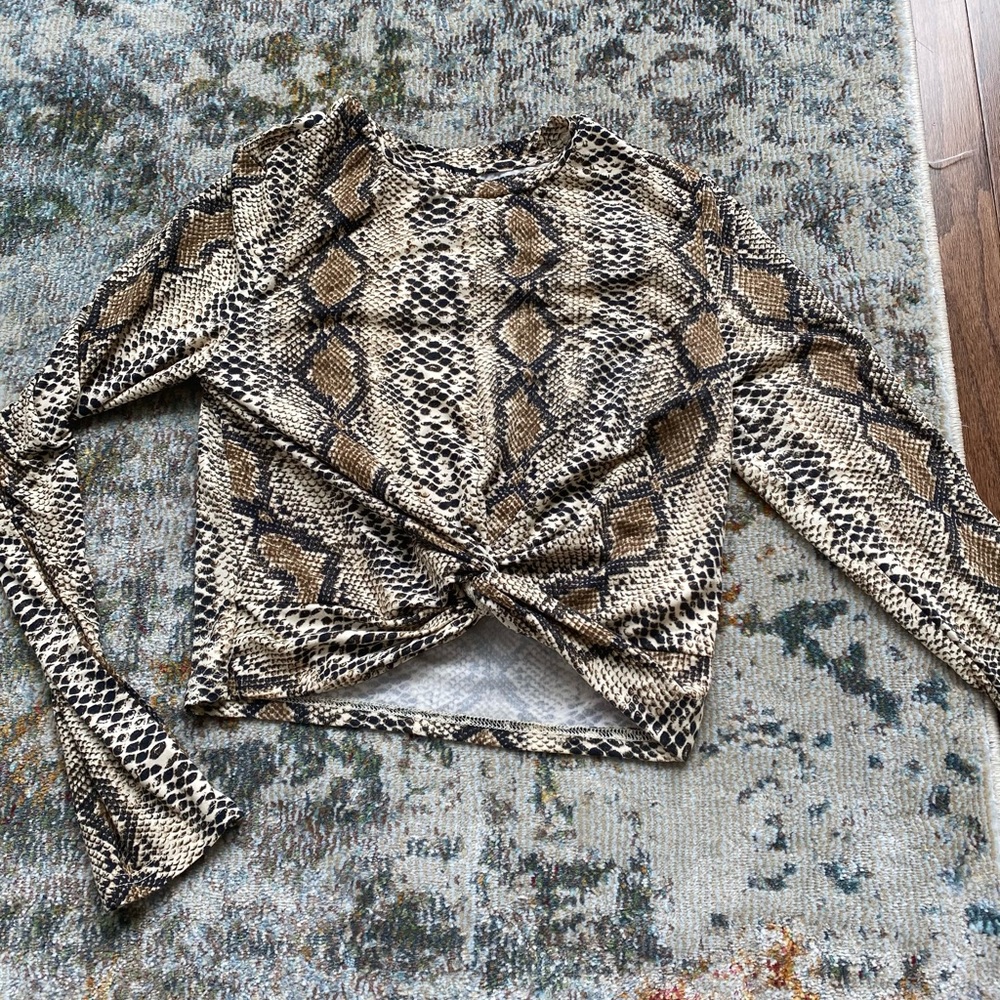 NEVER WORN SHEIN CROP TOP